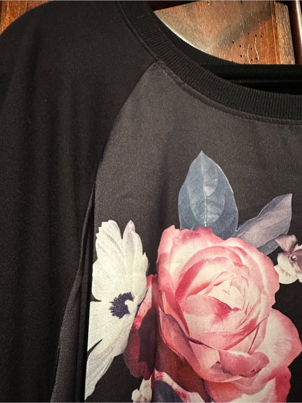 4 TORRID 26/28 SATIN front floral Sweatshirt with Pink Rose Print *Flawed pulls* - Picture 5 of 9
